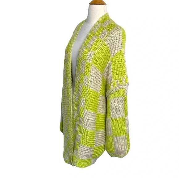 Urban Breeze M oversize lime green + cream checkerboard bell sleeve sweater‎ - Picture 4 of 9